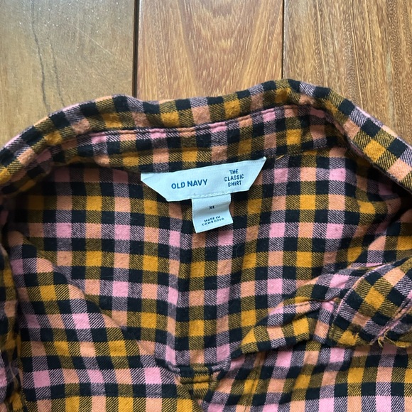 Old Navy Women’s Button Up - Picture 6 of 6
